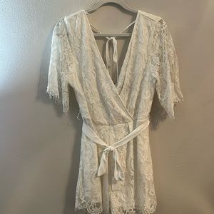 WHITE LACE ROMPER WITH WHITE TIE AND TIE BACK FRANCESCAS